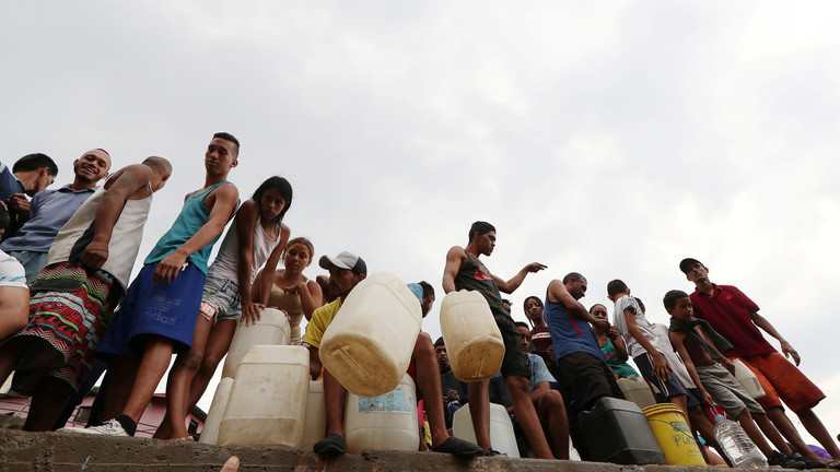 РТ: Мадуро одобрио једномесечну рестрикцију струје док се енергетска мрежа не доведе у нормално стање