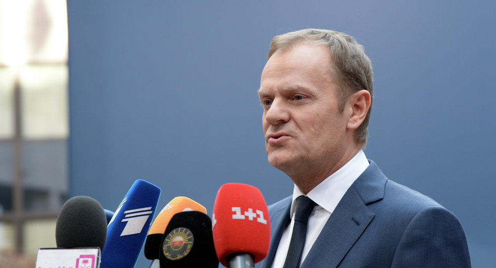 Туск: Не залуђујмо се, ЕУ неће војно помоћи Украјини