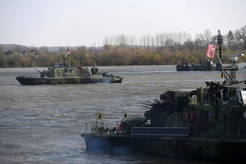 Србија ће наставити да улаже у војску