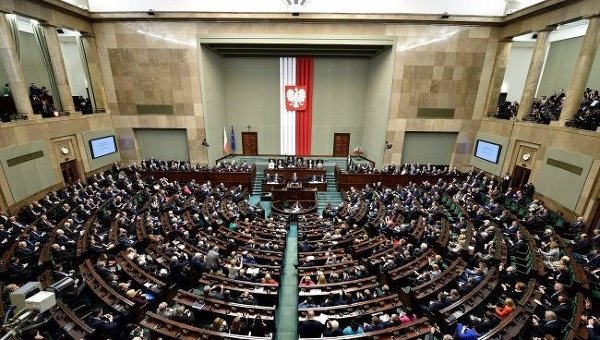 Сејм Пољске изједначио одговорност Немачке и СССР-а за почетак Другог светског рата