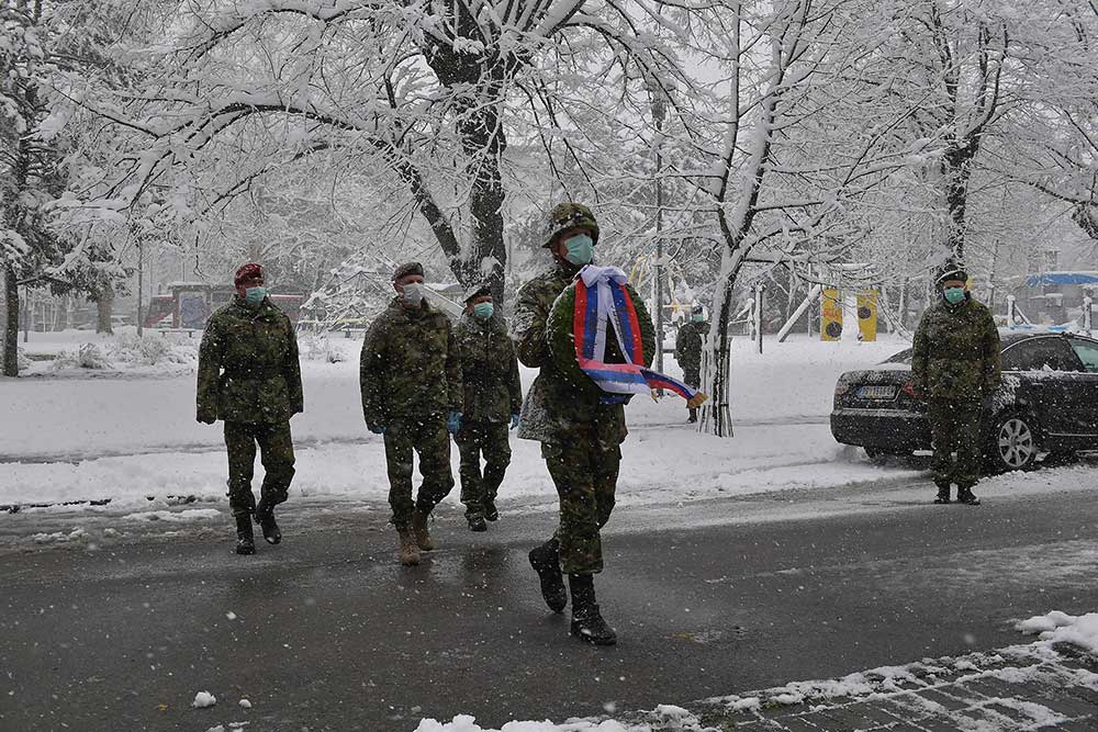 „Као и пре 21 годину, морамо да будемо сложни, јединствени, да се уздамо само и једино у себе“