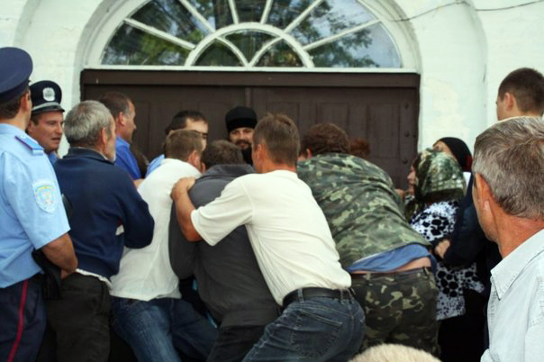 Националисти у Украјини силом заузели 23 православне цркве Московске патријаршије