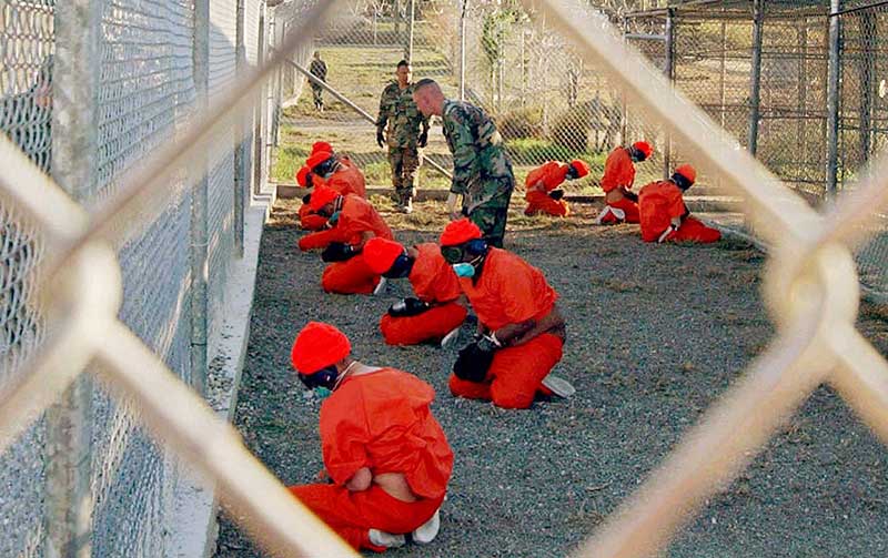 Друштво судија Србије позвало власт да објасни зашто се притвореници Гвантанама налазе у Србији