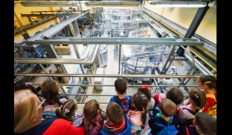 Деца из вртића „Петар Пан“ из Новог Сада посетилa фабрику воде „Јазак“