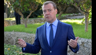 Медведев: Русија ће одустати од учешћа на форуму у Давосу уколико се не промене услови за представнике руске привреде