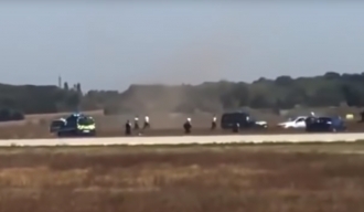 Полицијска потера за аутомобилом на аеродромској писти у Лиону