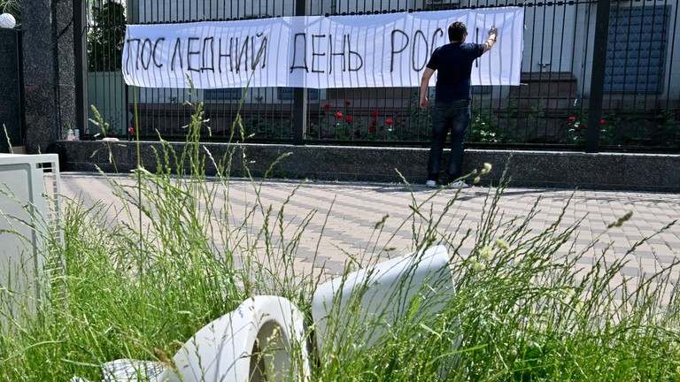 „Дехуманизовање Руса“ има негативне резултате – бивши помоћник Зеленског