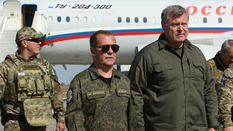 Русија ће ослободити још више региона – Медведев