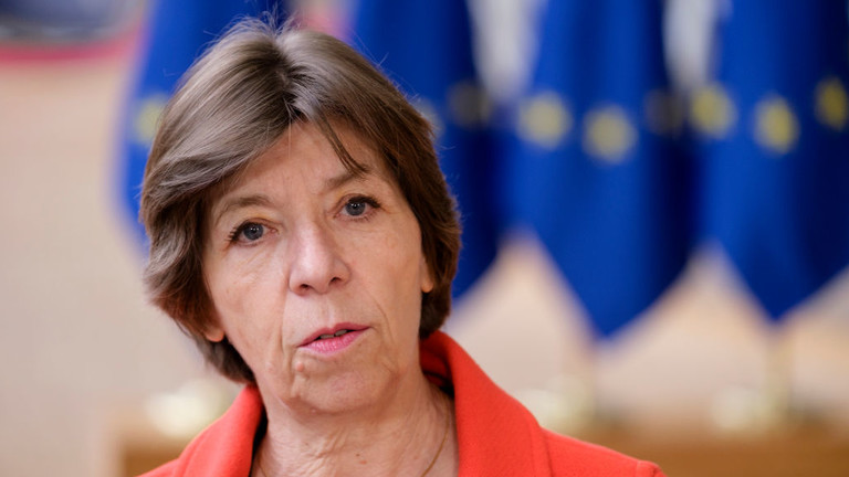 РТ: Париз упозорава Африку да „не мења Француску за Русију“