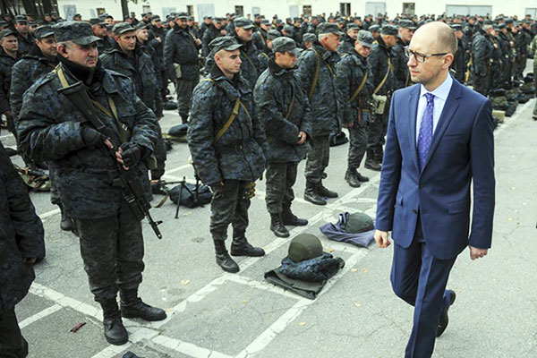 Јацењук убеђује „западне партнере“ да је његова земља у рату са Русијом
